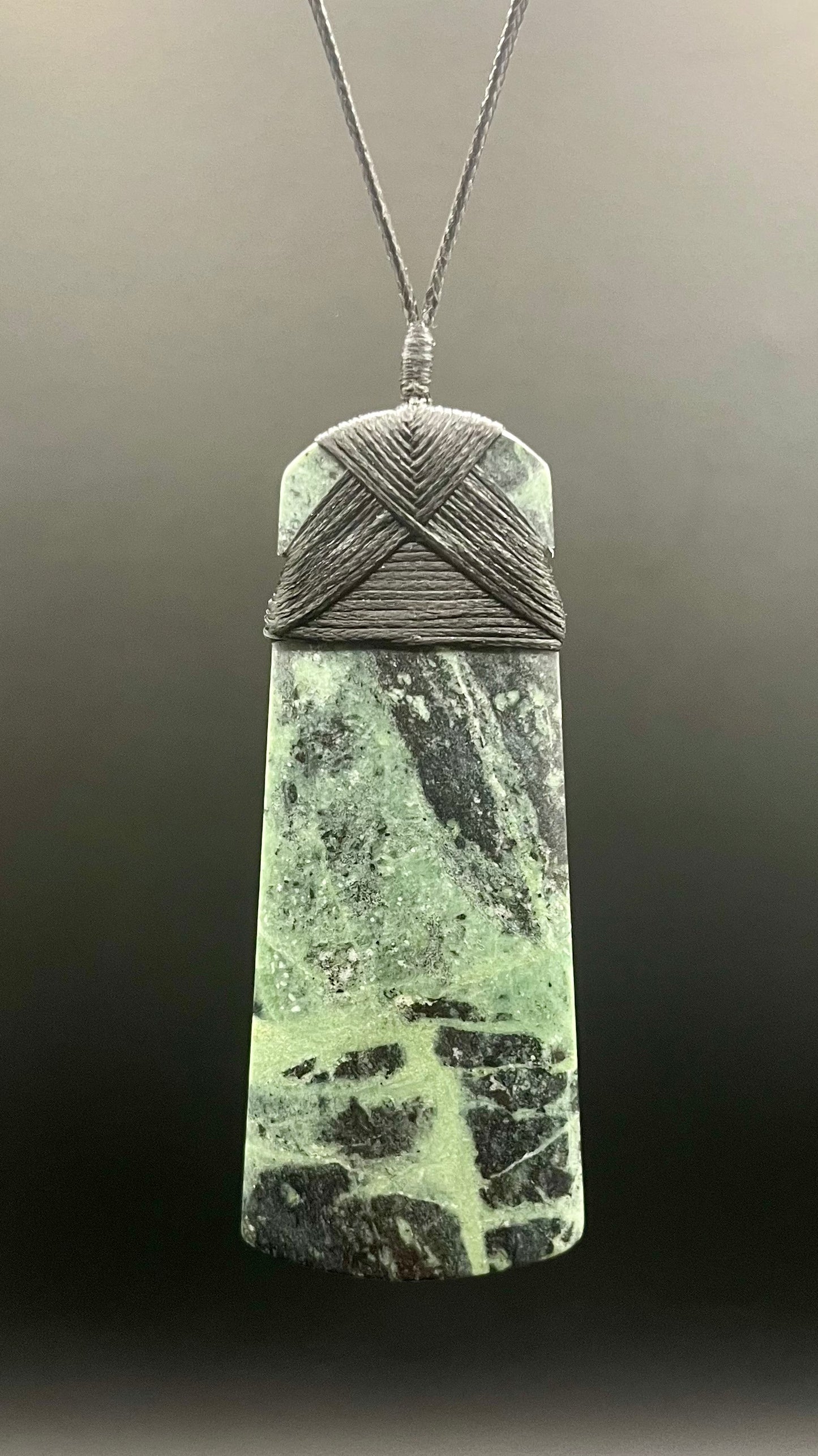 Pounamu Toki medium