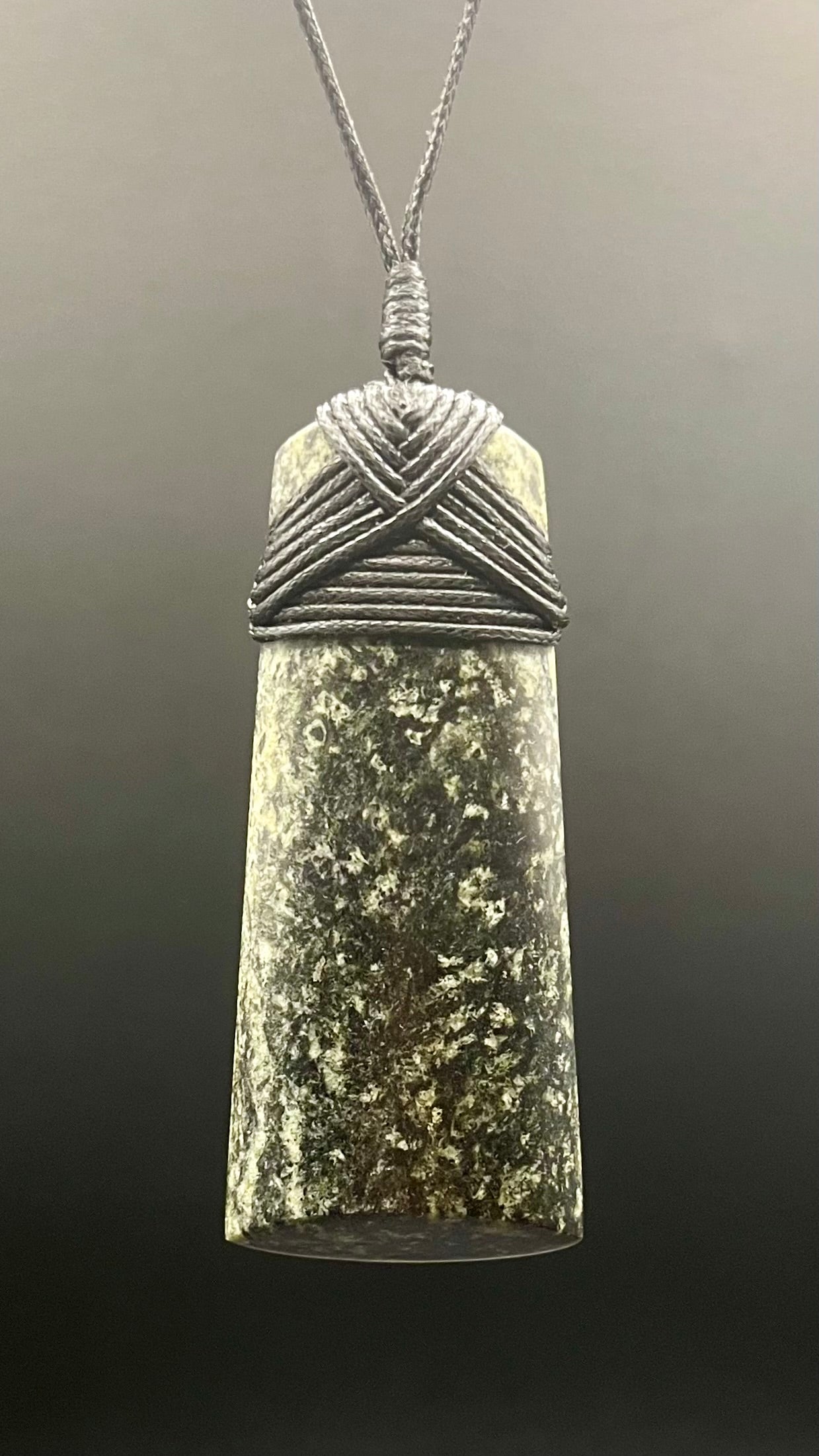 Pounamu Toki medium