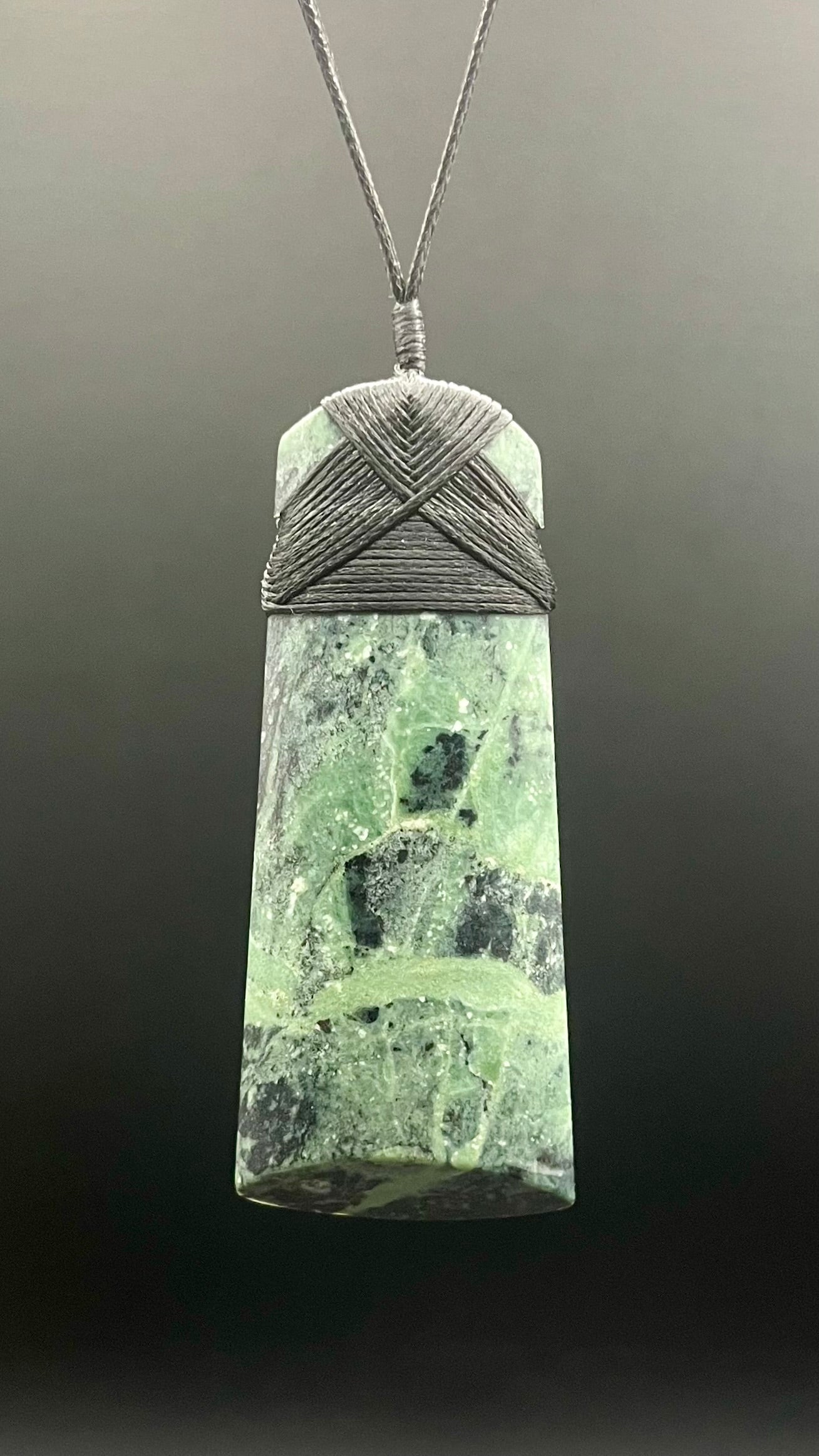 Pounamu Toki medium